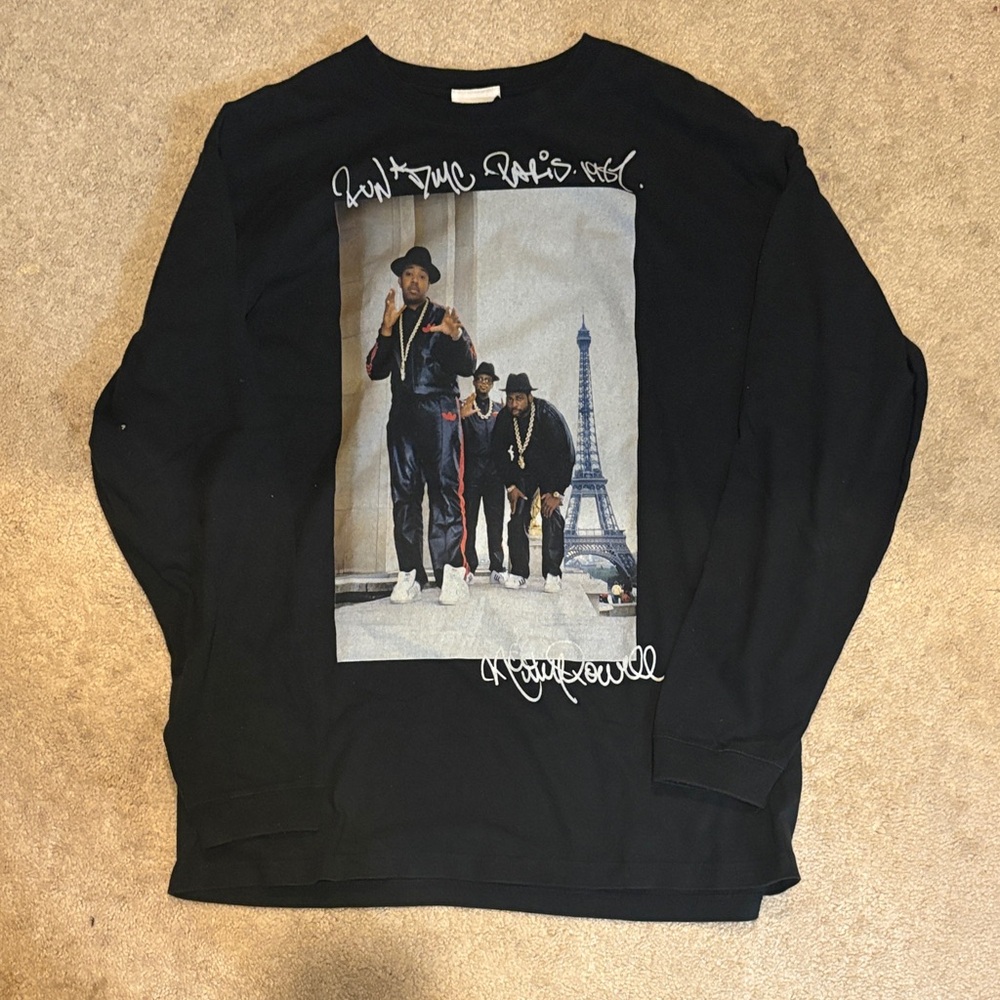 Black Long-Sleeve Graphic Tee with Hip-Hop Photo Print